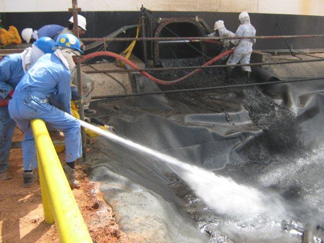Tank Cleaning Application with AQUAQUICK 2000